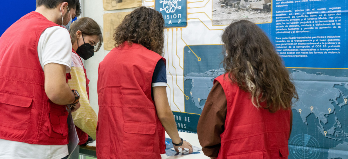 Un centenar de miembros de la comunidad universitaria &#39;salva el planeta&#39; en la escape room de los ODS